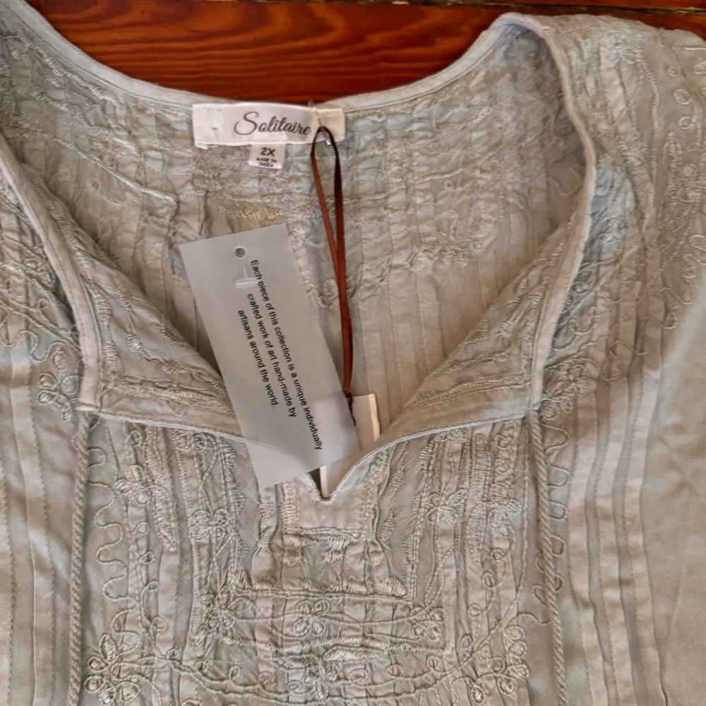 Solitaire Pintuck Embroidered Flowy Boho 3/4 Sleeve Top Size 2X NWT - Picture 9 of 15